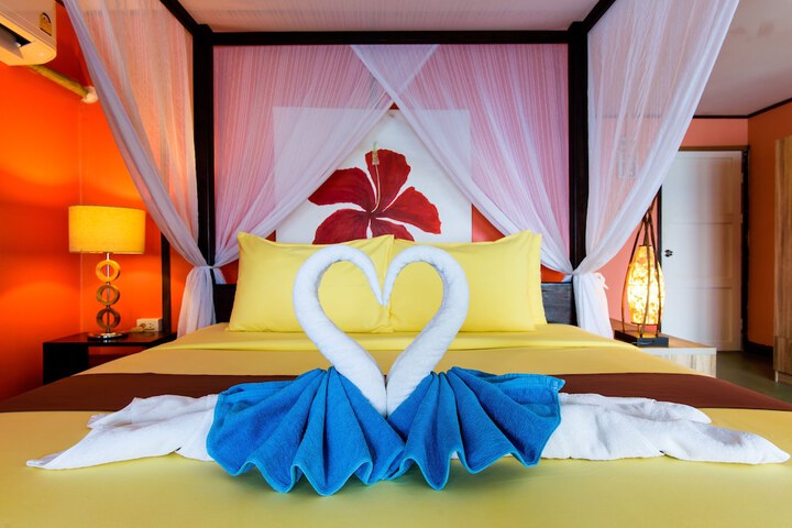 Room 3 of 49