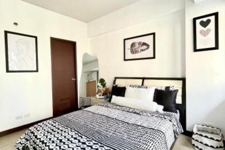 Room 2 of 53