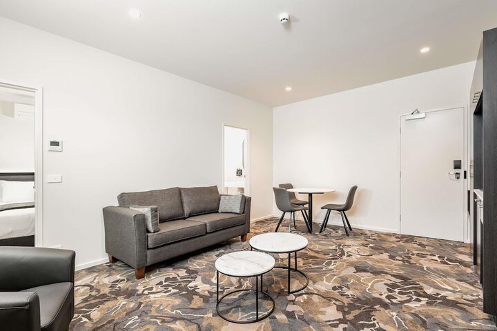 Room 10 of 25