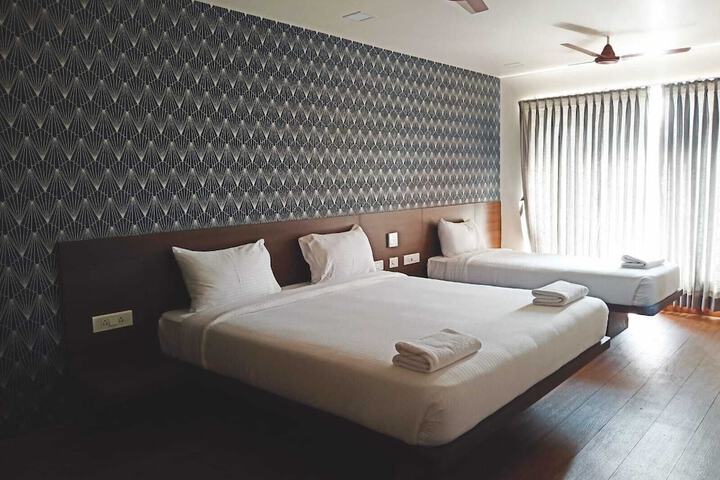 Room 7 of 33