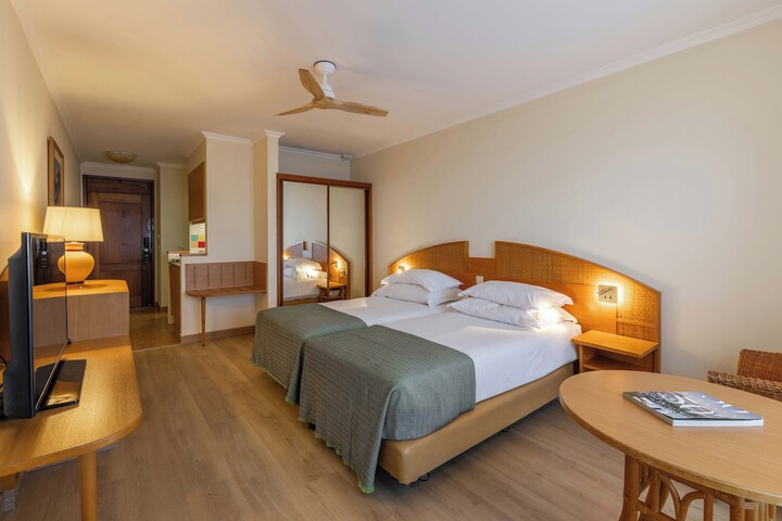 Room 8 of 42