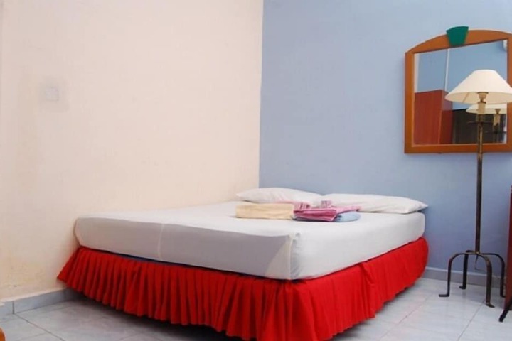 Room 4 of 15