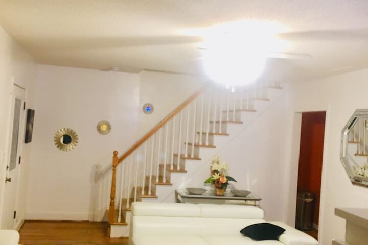 Room 28 of 33
