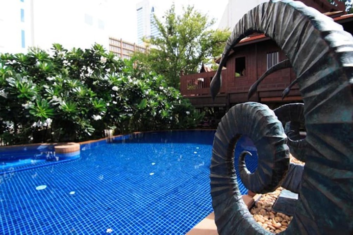 Pool Hotel