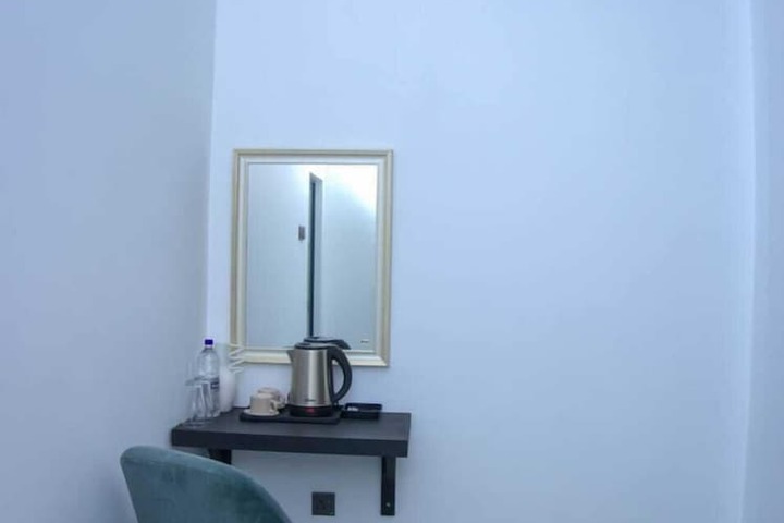 Room 13 of 28