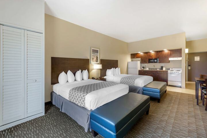 2 Queen Beds (8 of 19)
