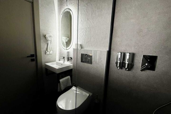 Room 164 of 222