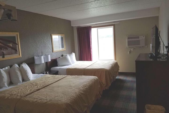 1 King Bed (6 of 18)