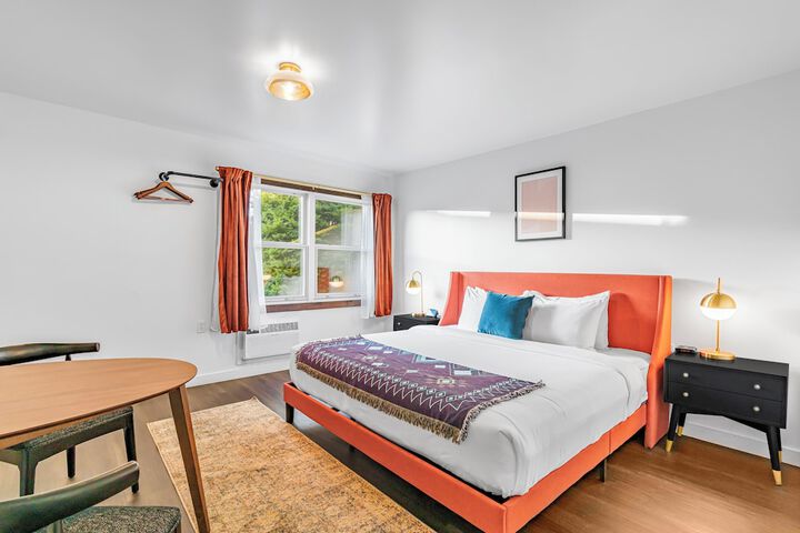 Superior King Bed (12 of 21)