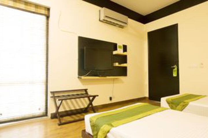 Room 5 of 20