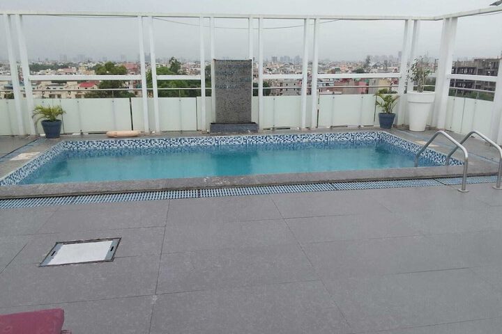 Pool Hotel