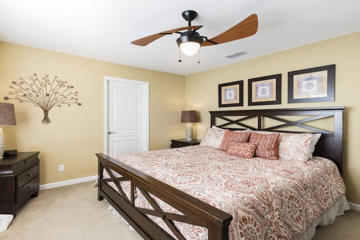 Room 21 of 710