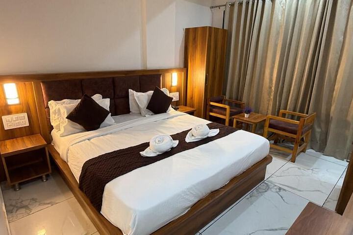 Room 14 of 33