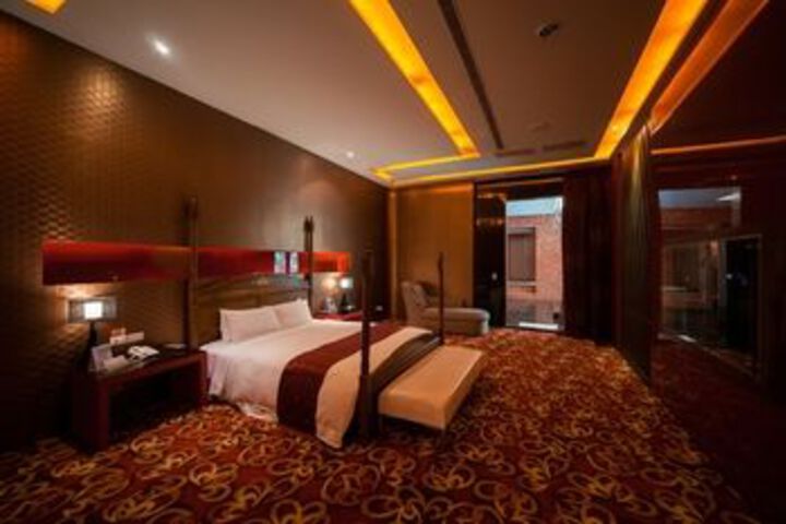 Room 17 of 31