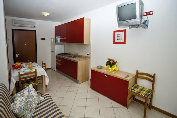 Room 6 of 17