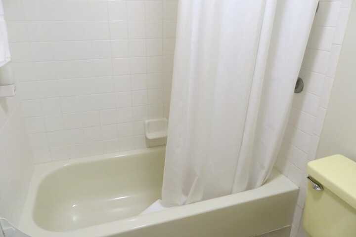 2 Double Beds (6 of 8)