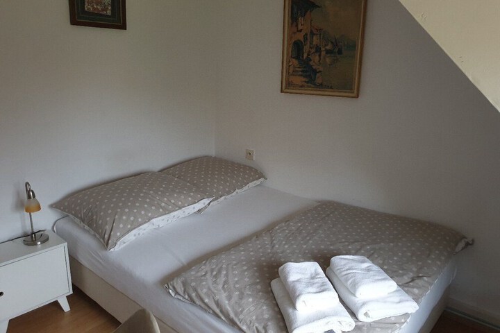 Room 10 of 31
