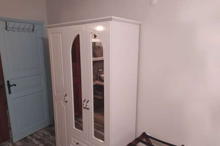 Room 5 of 11