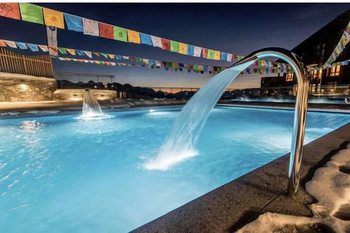 Hotel Pool