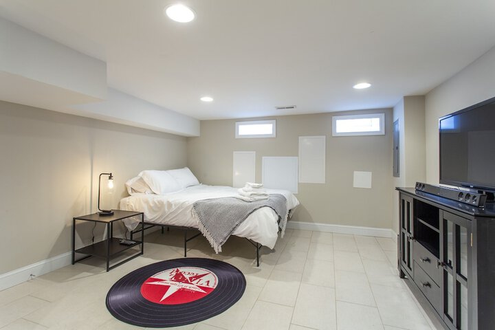 Room 8 of 22