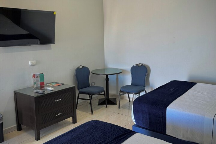 Room 28 of 87