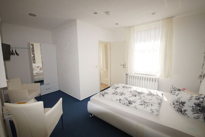 Room 3 of 11