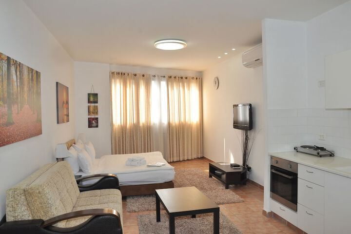 Room 14 of 33