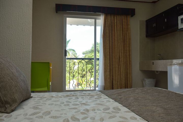 Room 10 of 33