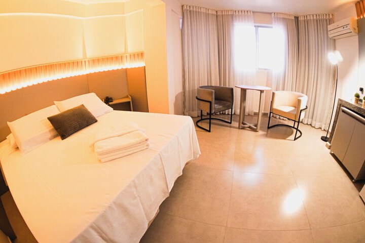 Room 6 of 33