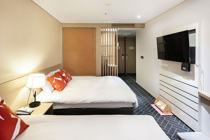 Room 10 of 122