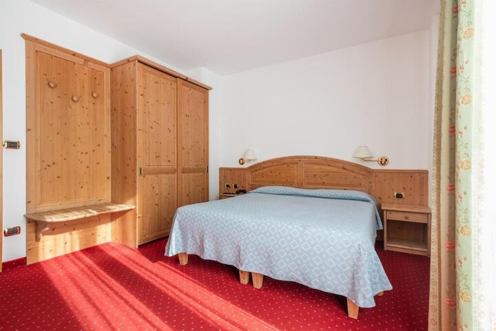 Room 14 of 40