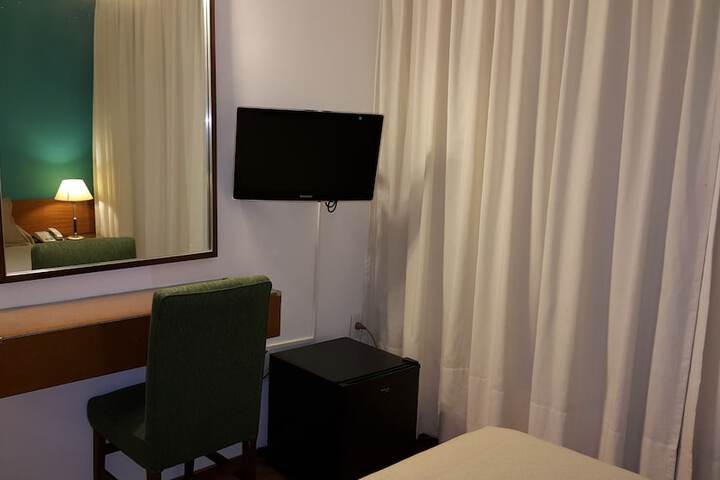Room 13 of 33