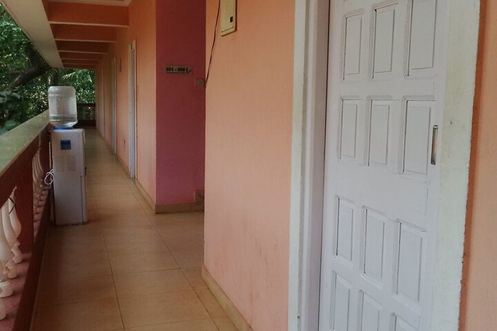 Ballroom/Hall 3 of 6
