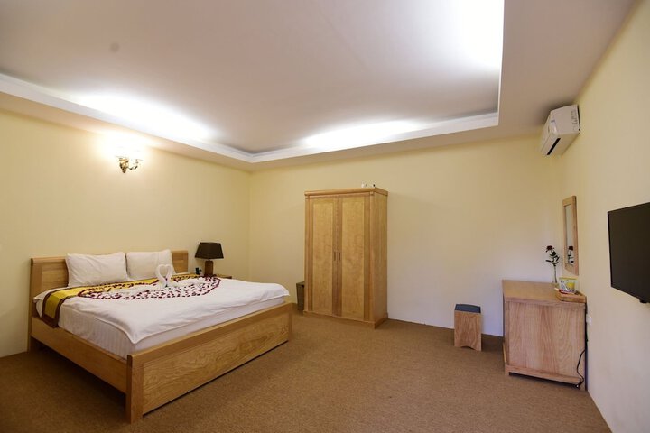 Room 11 of 74