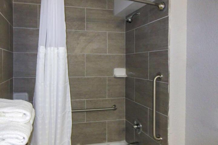 1 Double Bed Accessible (16 of 44)