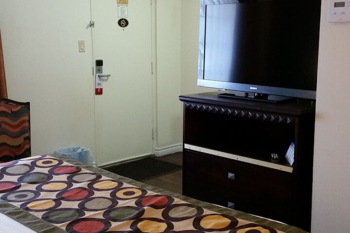 Room 10 of 36