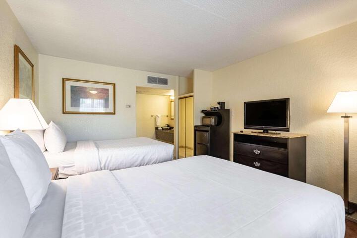 2 Double Beds Accessible (44 of 49)