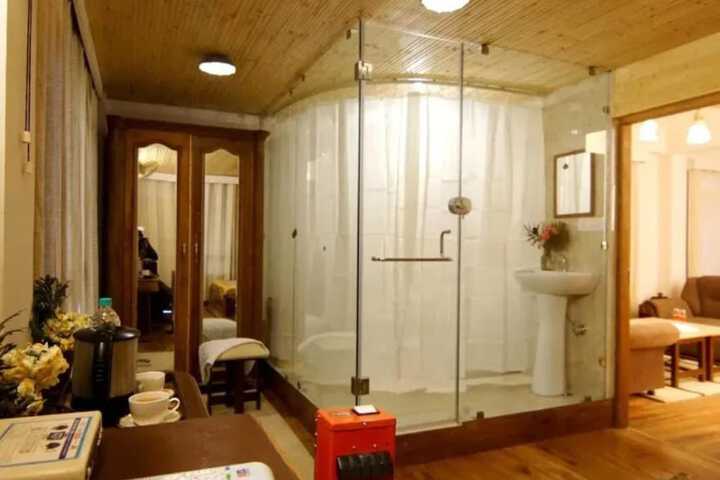 Room 15 of 21