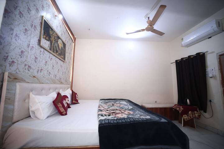 Room 3 of 39