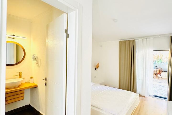 Room 3 of 16
