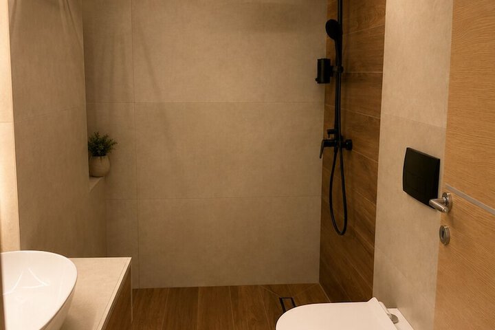 Room 18 of 33