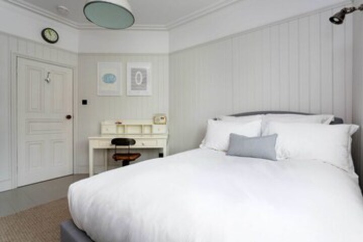Room 17 of 30