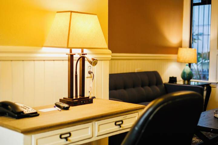 Deluxe Queen Bed (26 of 28)