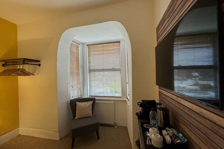 Room 8 of 83