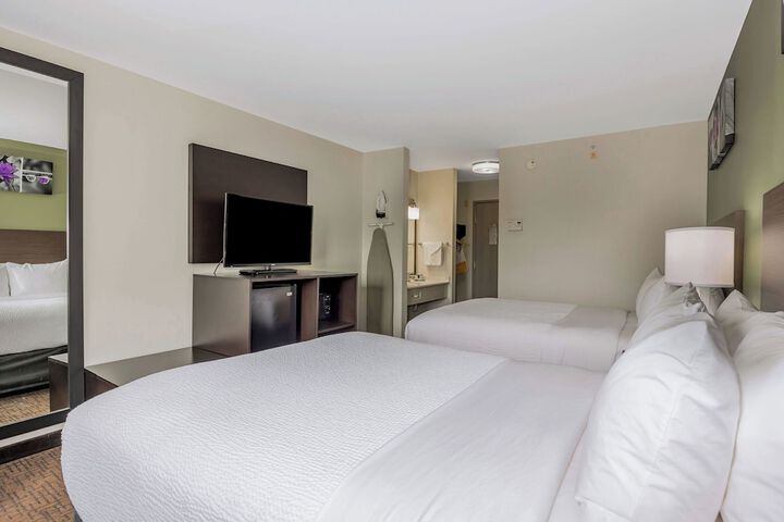 Queen Bed Accessible (12 of 22)