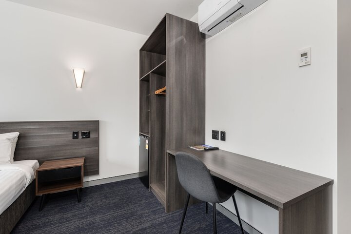 Room 6 of 35