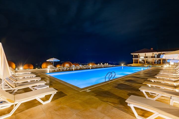 Pool 41 of 112