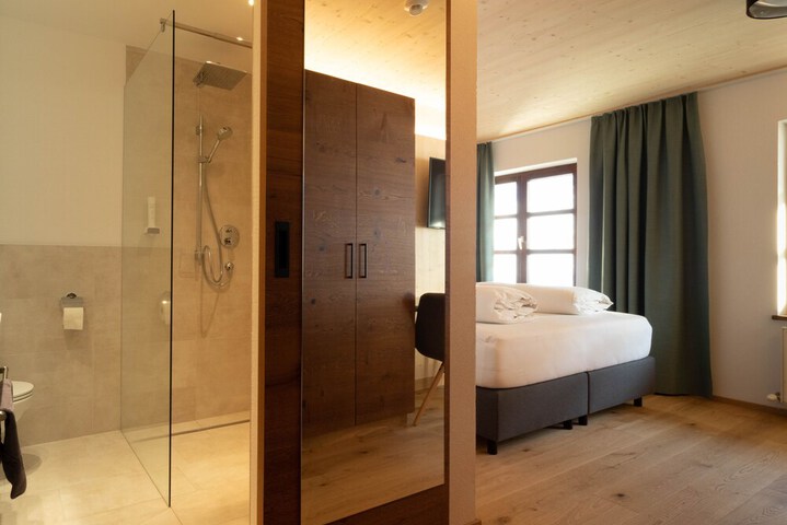 Room 42 of 69