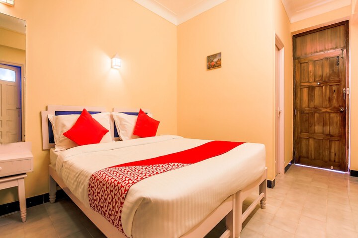 Room 8 of 28