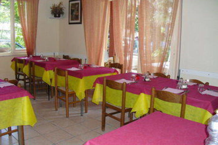 Dining 14 of 16